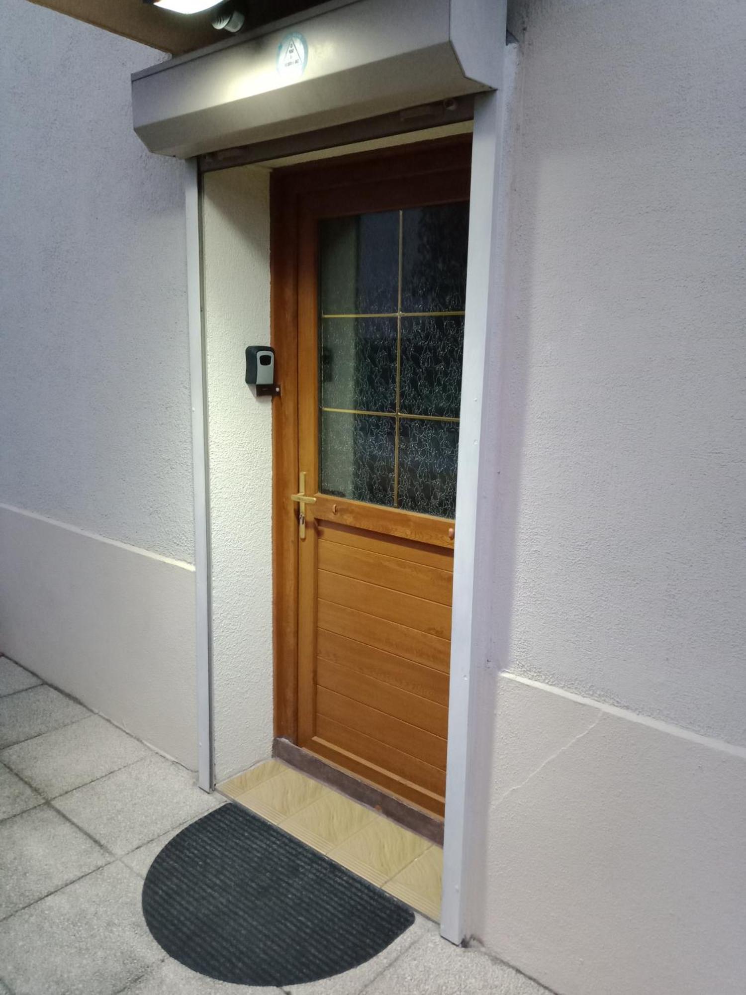 Maison Entiere Avec Parking, Garage Et Jardin Montluçon Quarto foto
