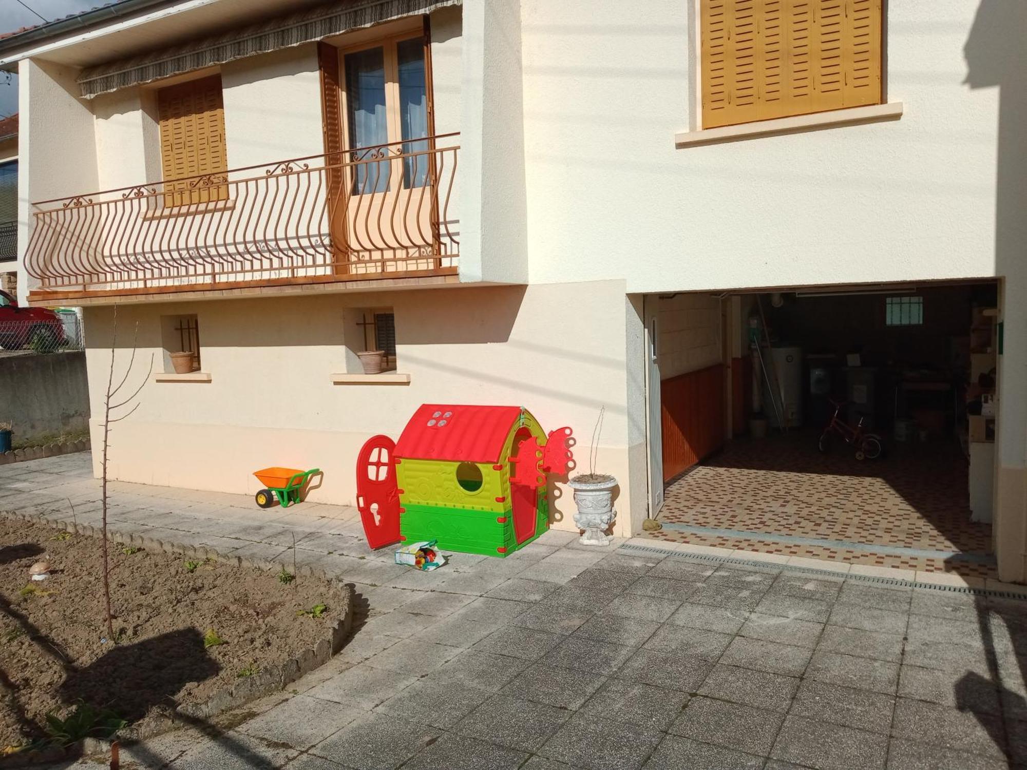 Maison Entiere Avec Parking, Garage Et Jardin Montluçon Quarto foto